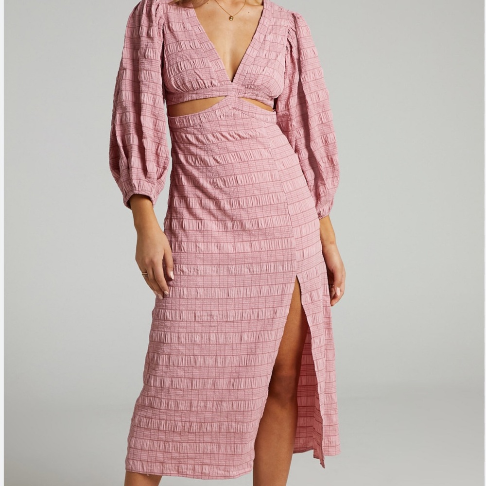 TABATHA MIDI DRESS - PUFF SLEEVE
CUT OUT DRESS IN PINK CHECK